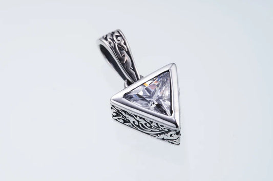 ZOCALO ソカロ ジュエルド アイビー トライアングル ペンダント(ホワイトCZ) Jeweled Ivy Triangle Pendant(WhiteCZ)