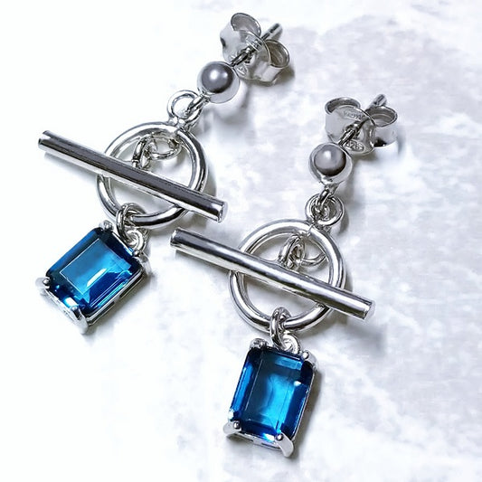 ブルークリスタル スクエア ピアス