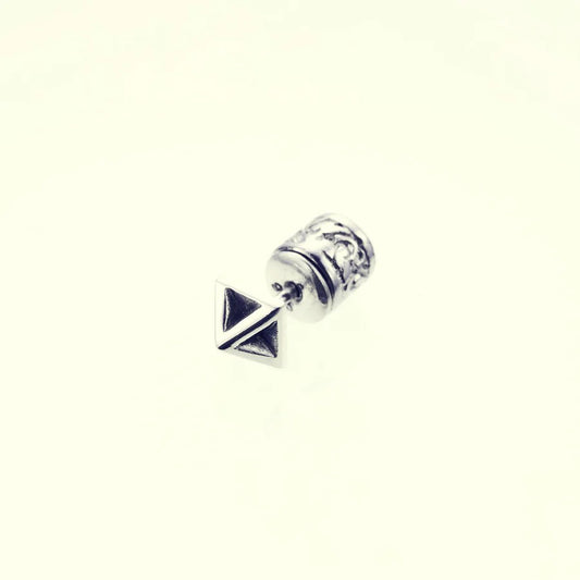 ZOCALO ソカロ タイニー ピラミッド スタッズ ピアス エッジド Tiny Pyramid Studs Earring Edged