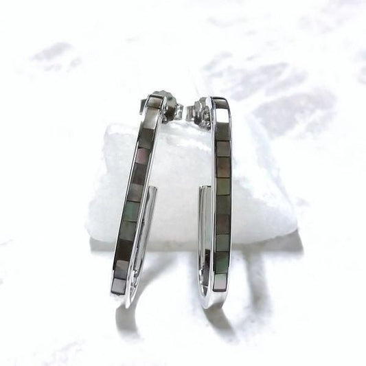 ブラックシェル オーバルフープ ピアス