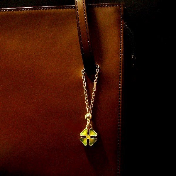 SATRNO サツルノ クローバーのバックチャーム GM122