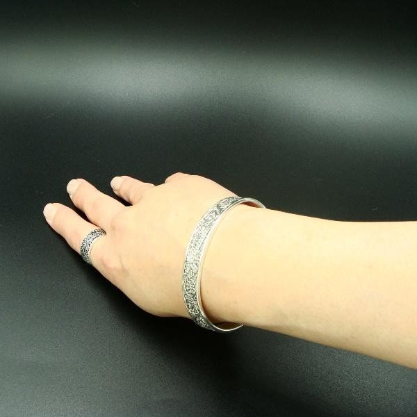 ZOCALO(ソカロ)アイビー クロス バングル ホワイトCZ (シルバー950製) ZZBAG0001WCZ