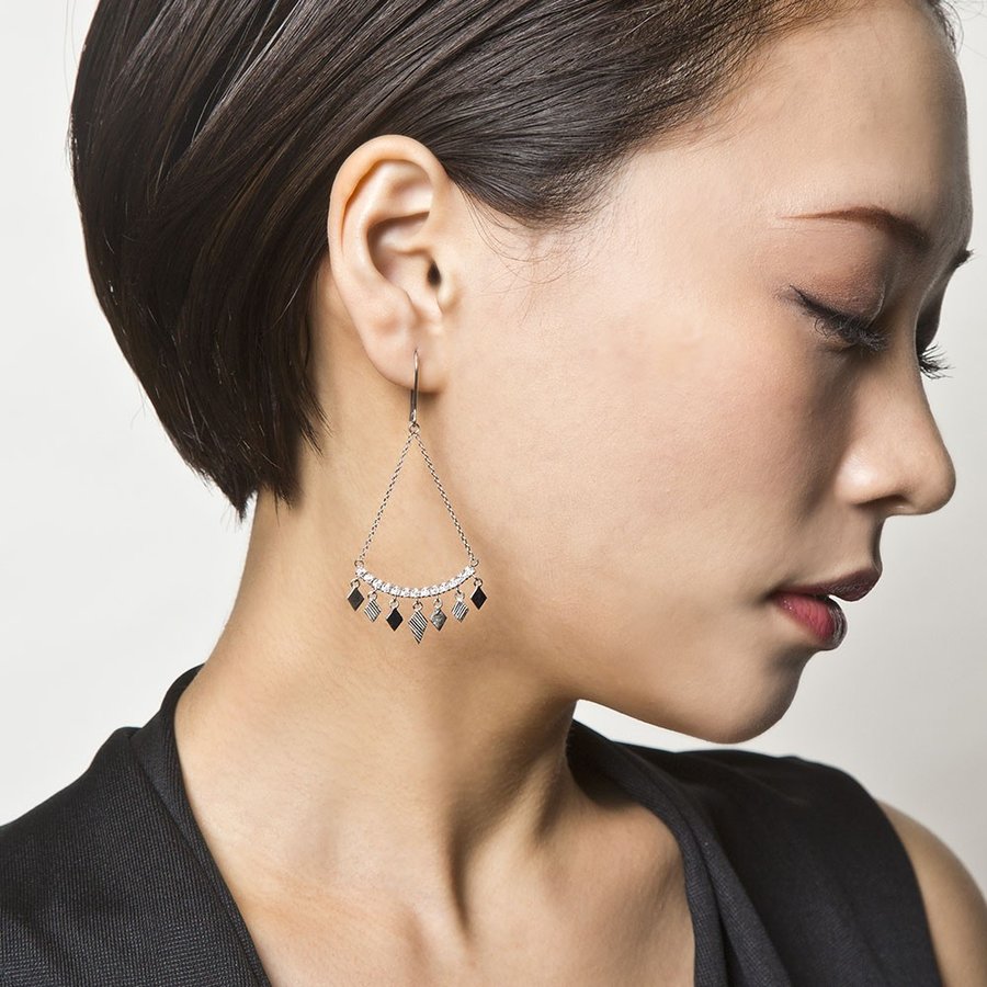 エレノアジュエリー/Elenore Jewelry ロンビックドロップVピアス/片耳分 ele0021