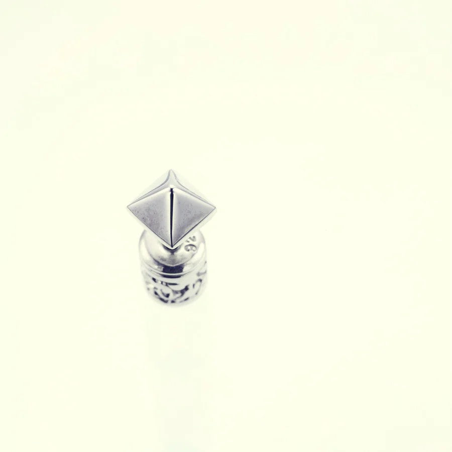 ZOCALO ソカロ タイニー ピラミッド スタッズ ピアス シャイニー Tiny Pyramid Studs Earring Shiny