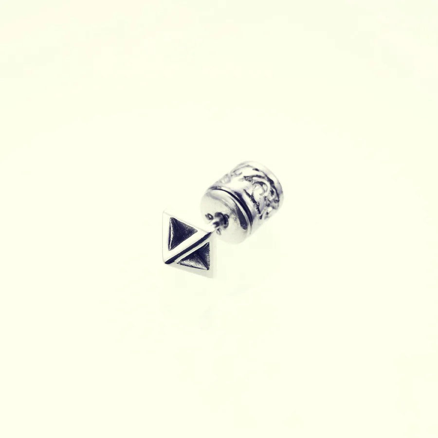 ZOCALO ソカロ タイニー ピラミッド スタッズ ピアス エッジド Tiny Pyramid Studs Earring Edged