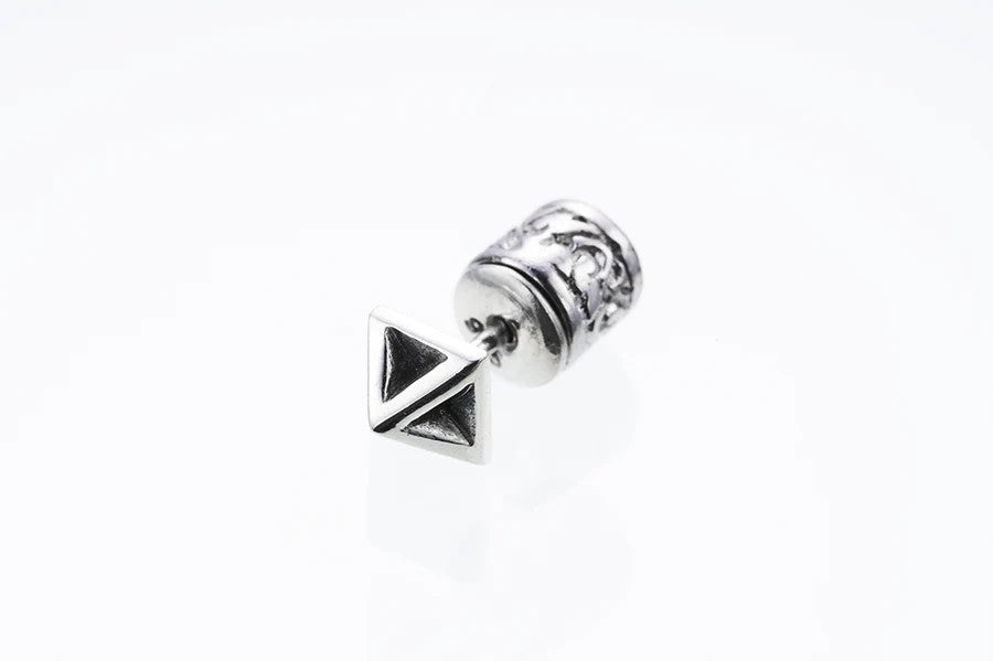 ZOCALO ソカロ タイニー ピラミッド スタッズ ピアス エッジド Tiny Pyramid Studs Earring Edged