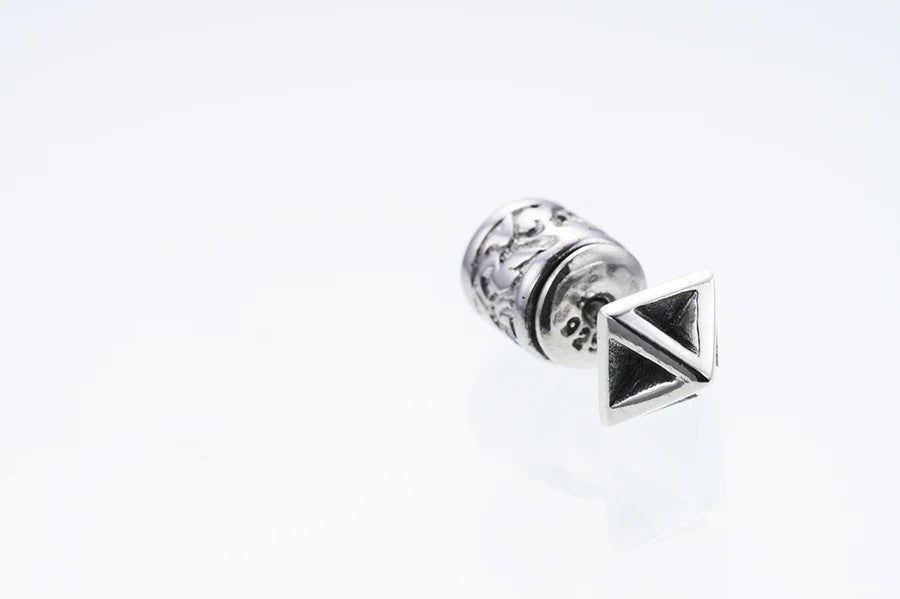 ZOCALO ソカロ タイニー ピラミッド スタッズ ピアス エッジド Tiny Pyramid Studs Earring Edged