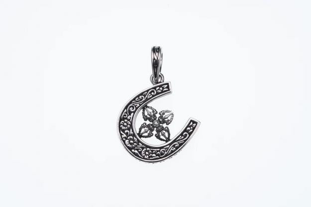 ZOCALO ソカロ ホースシュー ドージェ ペンダント（ダブルドージェ）Horse Shoe with Double Dorje Pendant