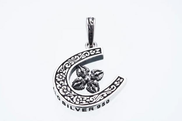 ZOCALO ソカロ ホースシュー ドージェ ペンダント（ダブルドージェ）Horse Shoe with Double Dorje Pendant