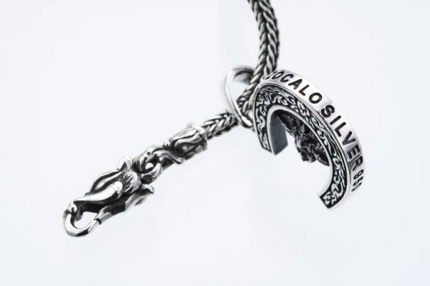 ZOCALO ソカロ ホースシュー ドージェ ペンダント（ダブルドージェ）Horse Shoe with Double Dorje Pendant